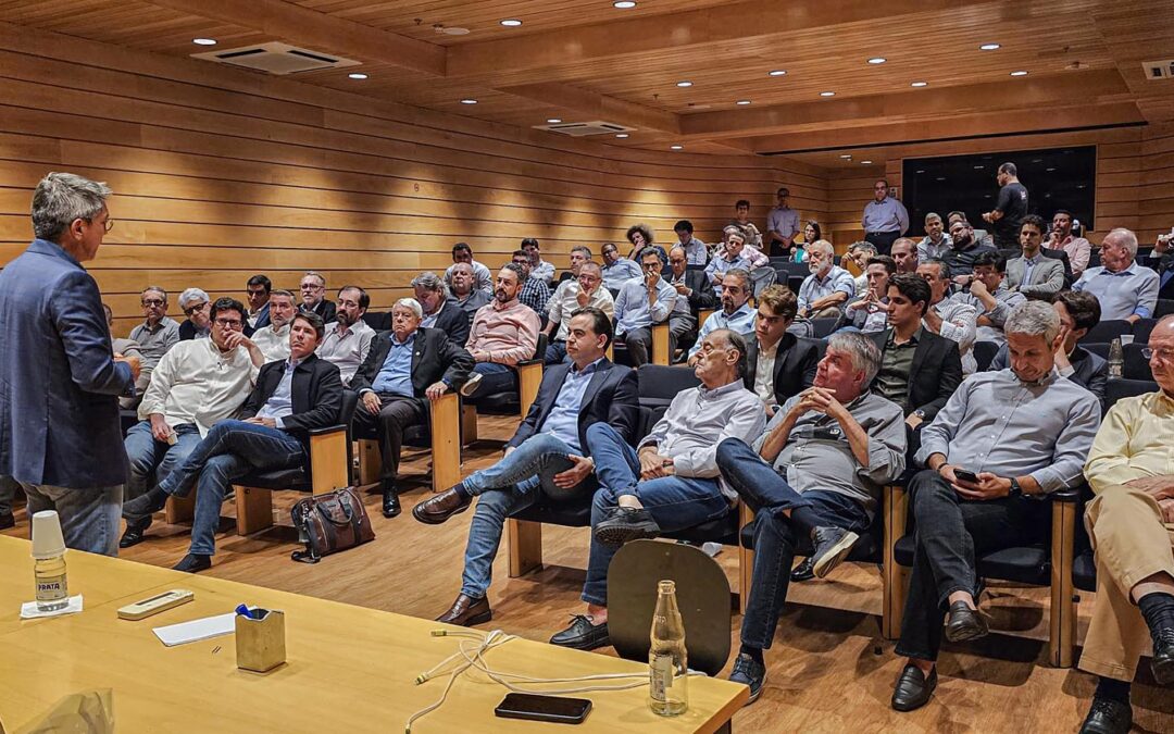DEBATES ESTRATÉGICOS EM REUNIÃO NA ABRAC